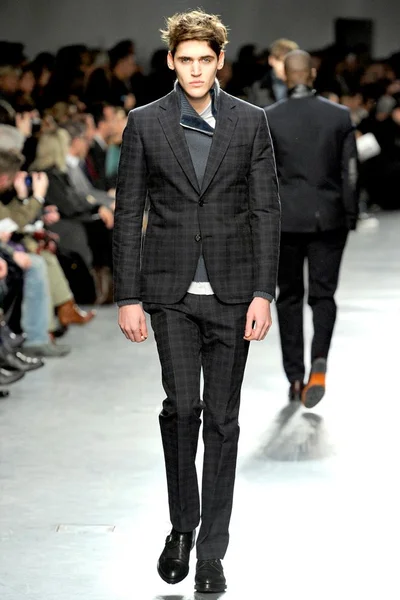 Look 3